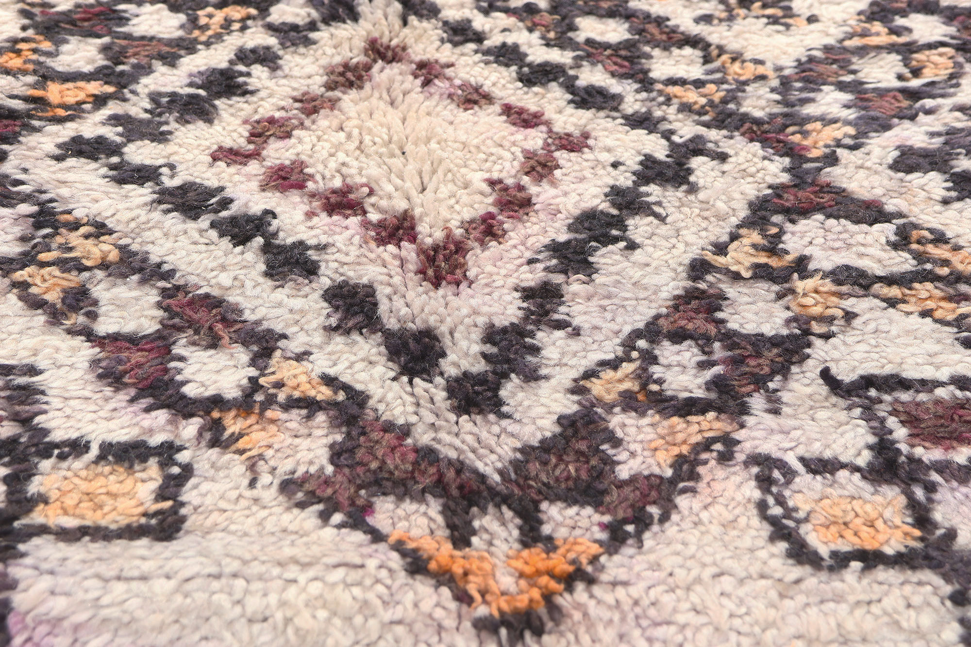 https://www.esmailirugs.com/images/detailed/84/Beni-Ourain-Vintage-Moroccan-Rug-6x9-Midcentury-Modern-Berber-Tribe-Carpet-20858-upclose.jpg